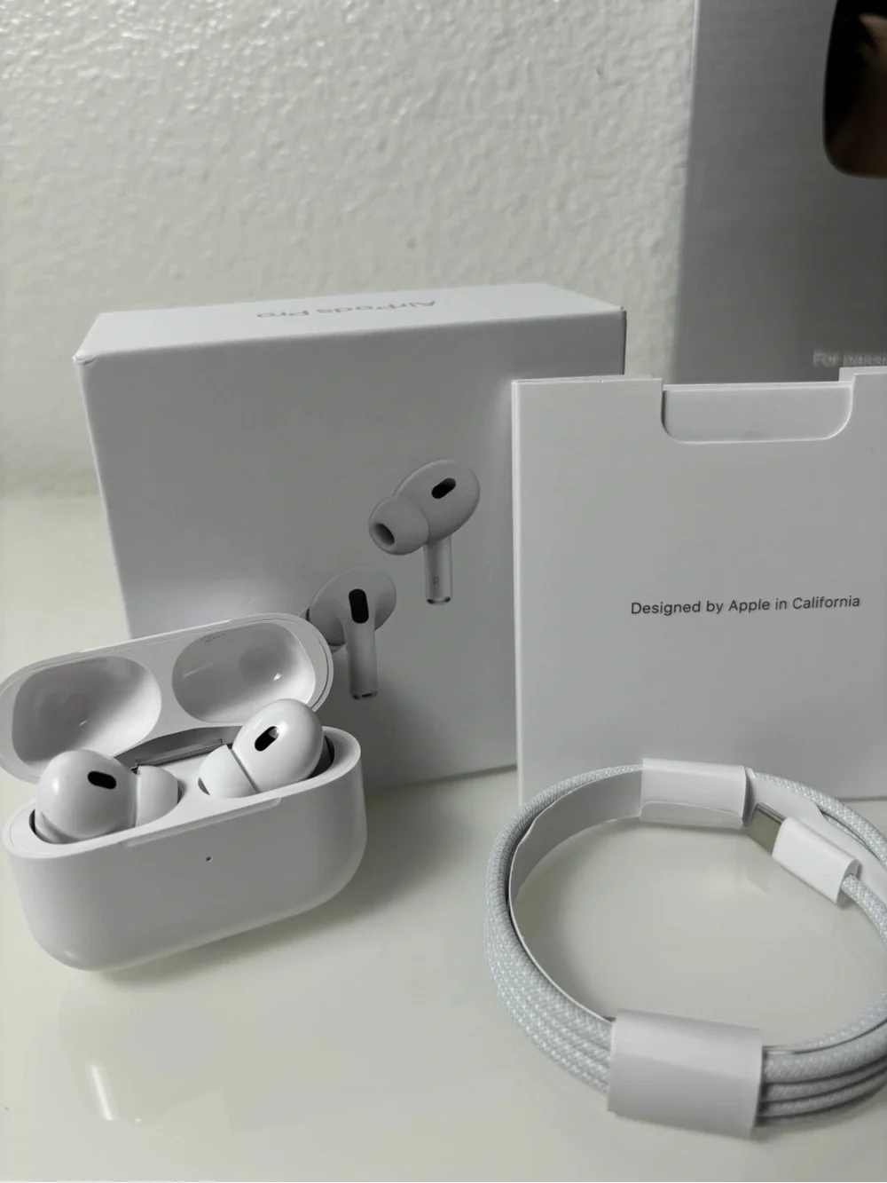 Apple White AirPods Pro with Case, Cable and Extra Ear Tips
